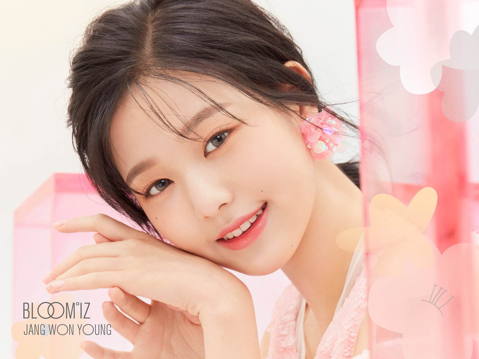 TOP9
IZ*ONE-張員瑛
擁有與年紀不搭的超高顏值與魔鬼身材的員瑛,也受到韓國軍人的喜愛啊!真的光是看著員瑛的臉就會感嘆,因為真的太不科學了啦!