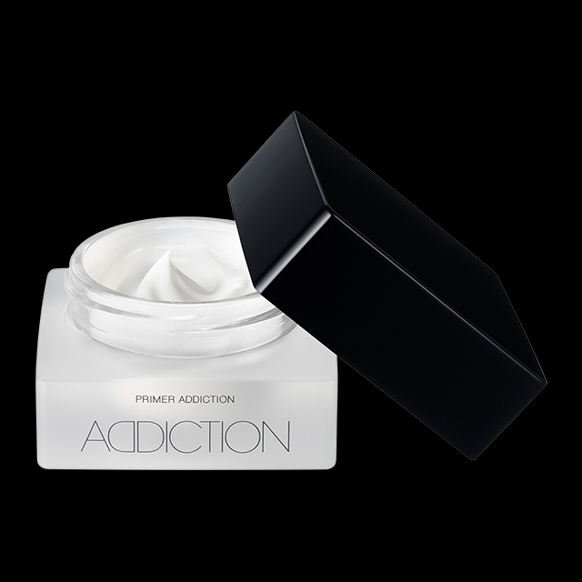 #癮透水感粧前乳 /addiction
這款妝前乳能夠能夠修飾肌膚的紋路,提高底妝的貼合度,讓整體的妝容更加的持久,而且看這款產品標榜著"水感"就知道使用起來毫不黏膩啊~而且也超適合乾性肌膚的美眉使用的喔!