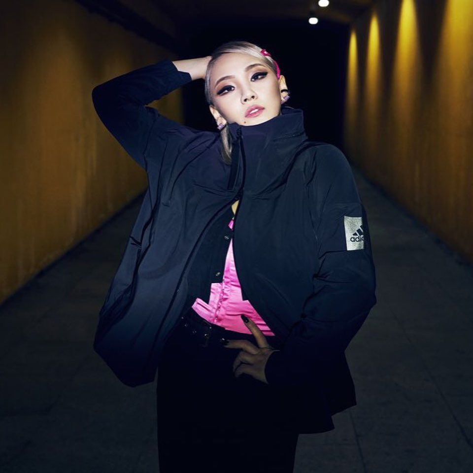 從2NE1時期開始就一直待在YG的CL,成為SOLO歌手後YG遲遲沒有讓CL有活躍的機會,讓CL及粉絲們都對公司非常失望,CL最終在近期選擇與YG畫下句點,解除專屬合約,引來不少網友喝采。