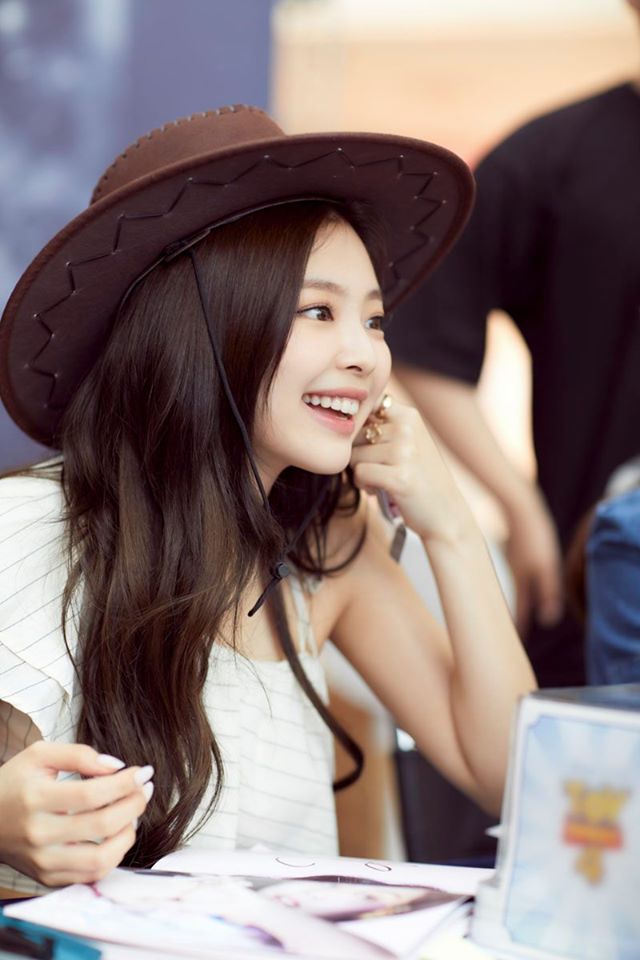 TOP4
BLACKPINK-JENNIE
一直都是BLACKPINK成員中討論度高的JENNIE,雖然這個月未有回歸活動但還是登上了第四名呢!