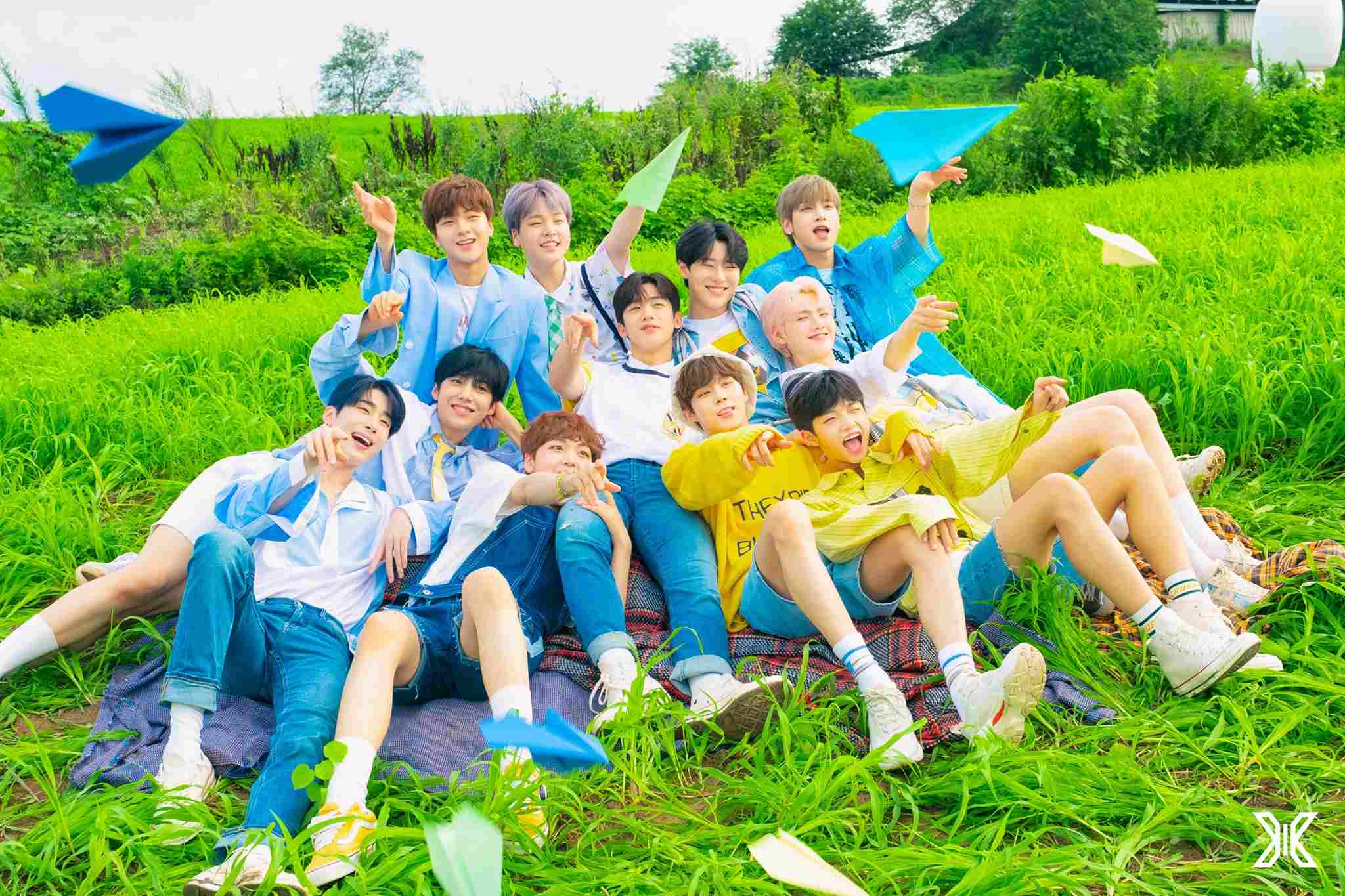 #X1
今年透過選秀節目《PRODUCE X 101》出道的X1,在音源的表現上也完全不輸給前輩團體,不過目前因為節目造假風波,團體活動被迫暫停,X1未來發展會如何,也只能靜待公司後續公布了。