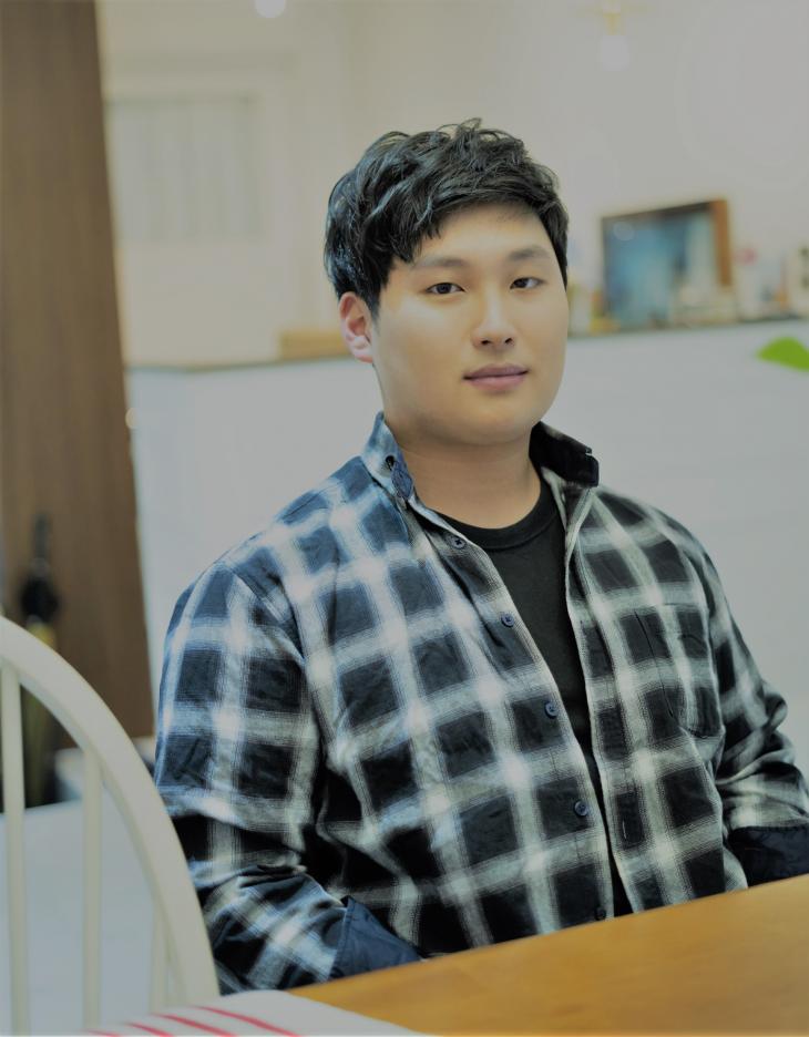 歌手任宰賢也透過所屬公司表示:「對於本月24日朴經提出的關於我們藝人囤積的質疑,我們告知他完全沒有事實根據。」、「偽造排行榜是明顯的犯罪行爲,我司和藝人明確表示沒有犯下這樣的罪行」、「朴經公開指責了這樣的犯罪行爲,損害了我們的名譽。」
