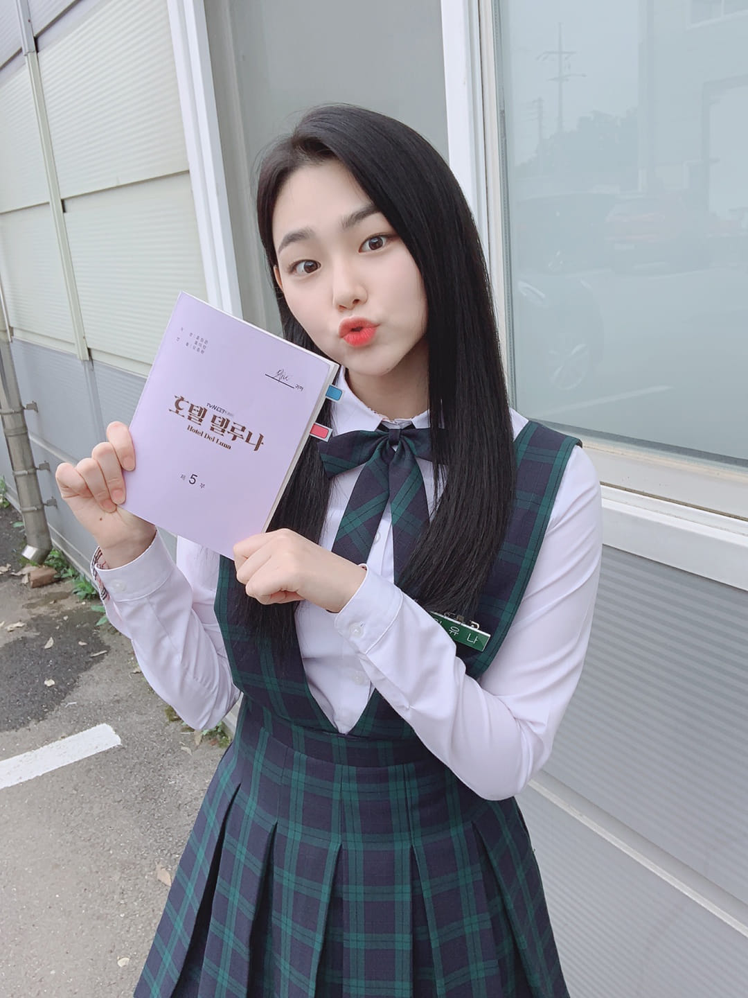 #gu9udan-美娜
生日:1999年12月4日
身為gu9udan忙內的美娜,因為有著出眾的外表,近年來也投入演員的工作,希望美娜在歌手跟演員的發展都能越來越好啊!