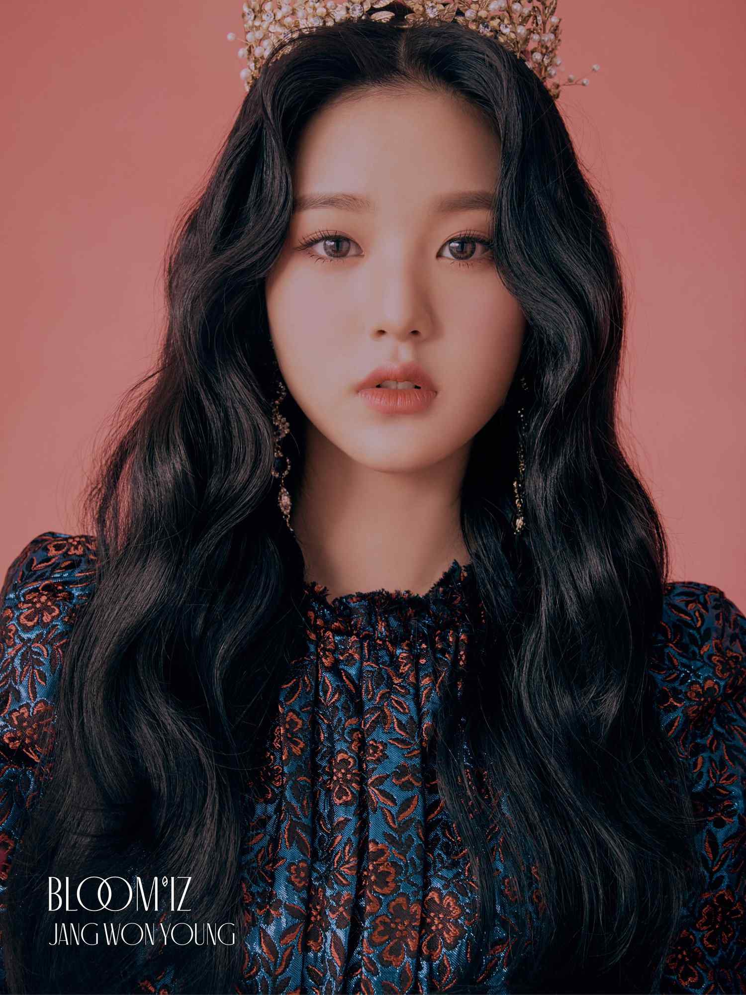 說到韓國演藝圈中顏值高又年紀小的女偶像,粉絲們第一個想到的莫過於IZ*ONE的忙內張員瑛了吧!超齡的長相加上不科學的身材,讓許多人超羨慕的啊!