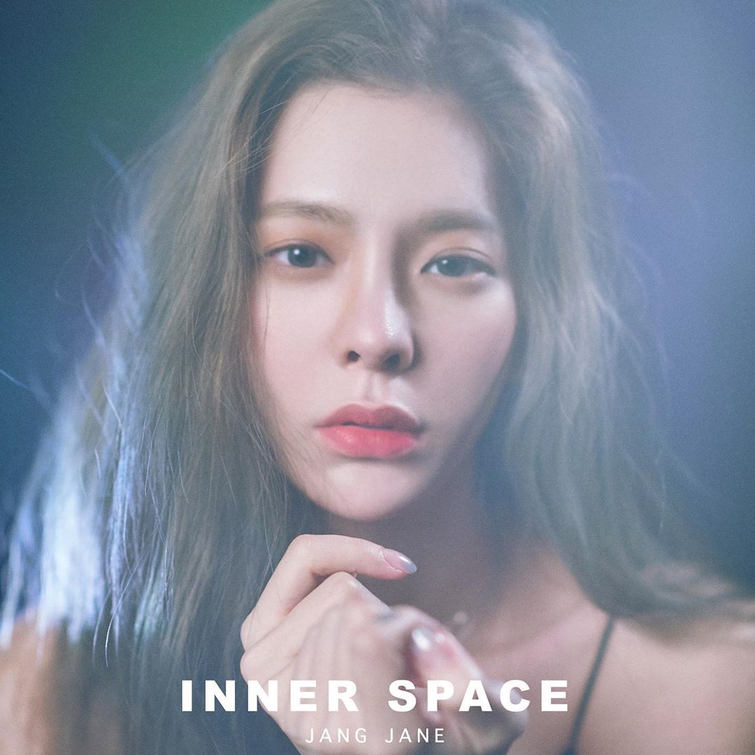 張才人也在本月18日攜新的迷你專輯《Inner Space》回歸歌壇,專輯封面也是仙氣十足,真的看不出來今年已經28歲了,外表看起來就跟剛出道的新人一樣啊!
