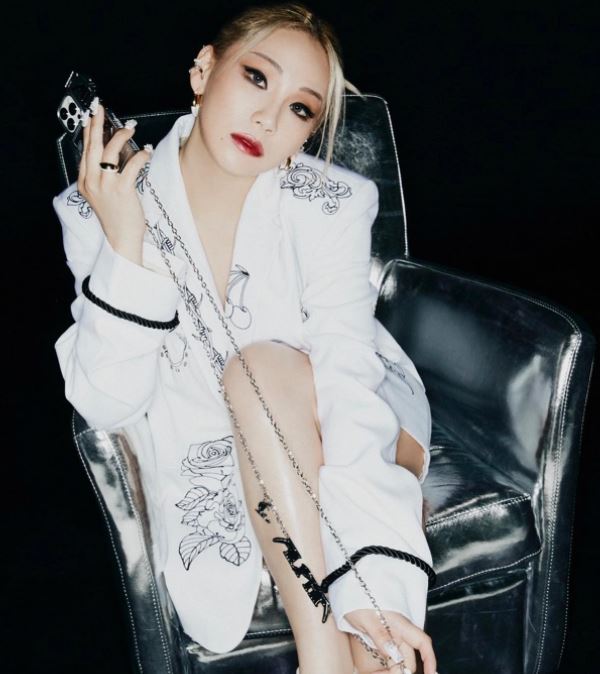 女團2NE1出身的歌手CL,近日大多都在美國發展的她,日前不僅在STREET WOMAN FIGHTER 中大大展露驚人的作曲實力,更展現霸氣姊姊風範,自掏腰包大力支持比賽隊伍。