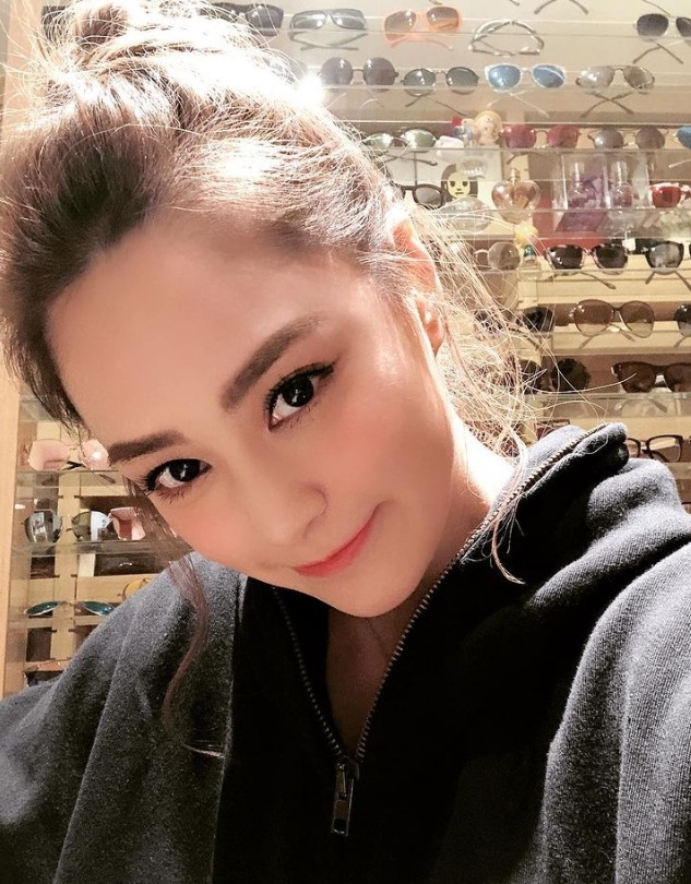 另外,香港女子組合Twins鍾欣桐(阿嬌)也正在考慮出演。阿嬌去年經歷離婚後,前夫賴弘國被傳出三婚,更準備為人父,而阿嬌最近也被爆料她為備孕暴肥20公斤。