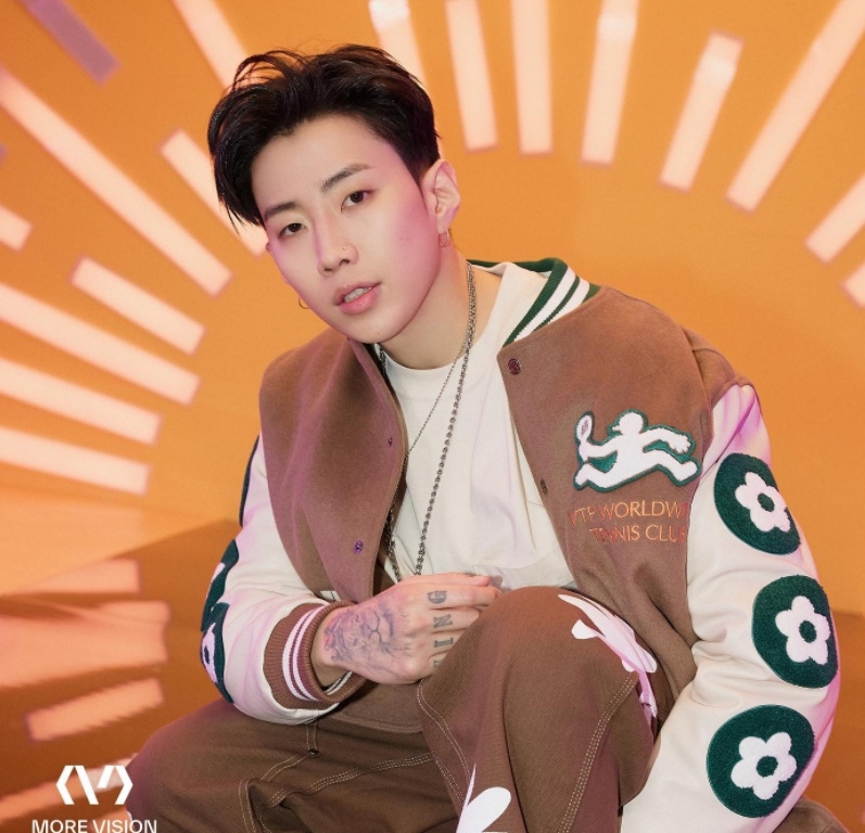 韓國首個Breaking對決節目《Showdown》是在18日播出,節目由張聖圭擔任主持,評審有朴宰範、J-Black,還有世界級B-boy選手Lee Woo Sung。