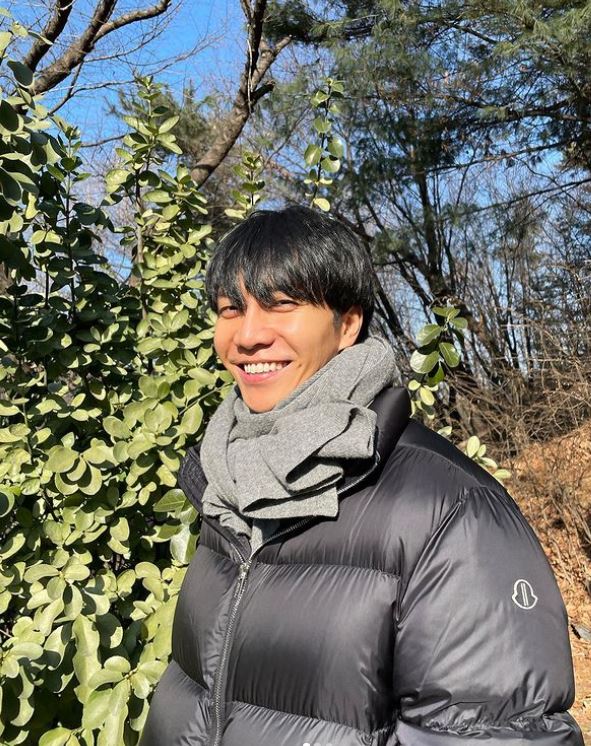對此,李昇基驚訝地說:「很神奇的是,在運動過程中做減肥食品的話,會經常吃雞胸肉,但這的確會讓我很不舒服。 而且這樣吃也不會讓我瘦非常多。」