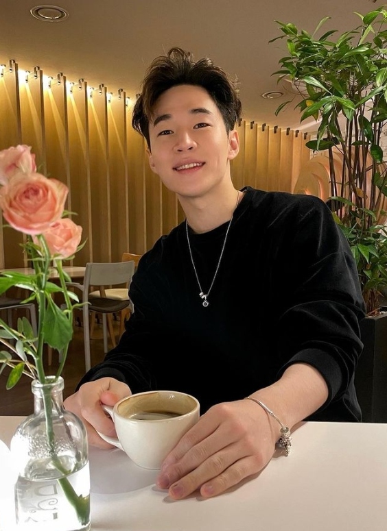 對於Henry親自上傳到IG的個人立場文,公司表示:「因不正確的標記和未整理的(Henry)的表達而引起混亂,對此感到抱歉。 因爲本人感到鬱悶,有太多想先消除誤會的想法了」