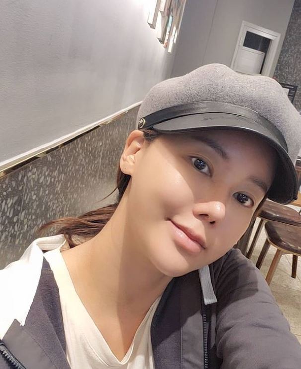 朴妍秀2006年與宋鍾國結婚,但結婚9年後離婚。宋智雅曾和父親宋鍾國一起登上《爸爸去哪兒》,紅及一時。父母離婚後,朴妍秀獨自撫養宋智雅、宋智旭兄妹。