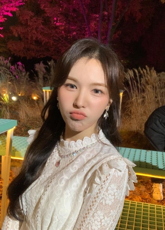 最近,韓國各大網上討論區都在瘋傳有關Red Velvet Wendy美談的文章。一般說到Wendy,粉絲都會說「哈溫又」(哈溫蒂又來了),只要Wendy送禮物,粉絲和收到禮物的人都會用這個詞,可見Wendy是有多暖。
