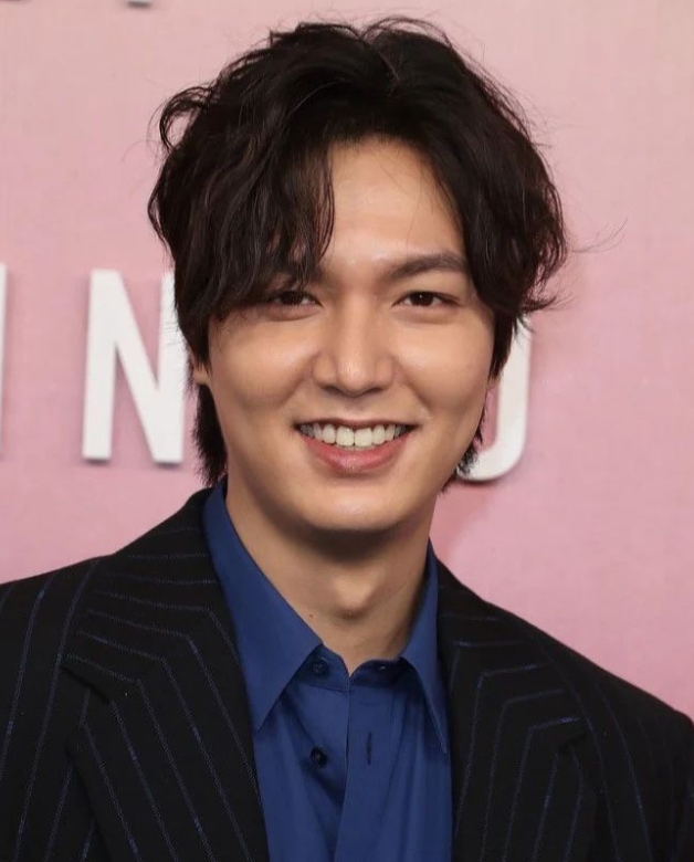 加上主演李敏鎬身為韓流明星,擁有大量海外粉絲,為《柏青哥》的海外宣傳上起到一定的作用。先前,日本新宿更播放了李敏鎬的廣告影片。