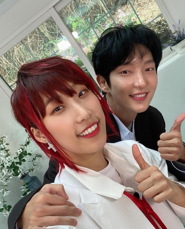 Jaejae說:「大家對於月亮戀人的最後場面議論紛紛,有傳聞說,拍攝了和IU再次見面的場面後沒有公開。當被問及是否重新拍攝了現代版本時,李準基回答說「真的拍了」。