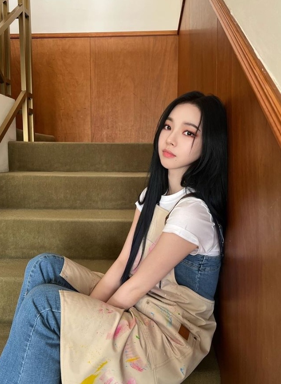 本月2日,網上討論區「theqoo」上出現了「叔叔宣傳aespa Karina侄女」的帖文。該帖文中上傳了Karina叔叔加入討論區的截圖。