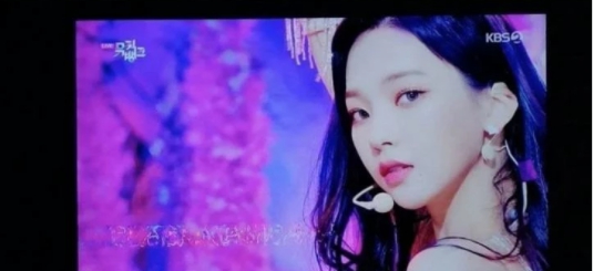 Karina在2020年11月17日以aespa成員出道,在隊內擔任隊長、副Rap和主舞。2022年與Winter、太妍、孝淵、BoA、Wendy、Seulgi組成限定團體GOT the beat。