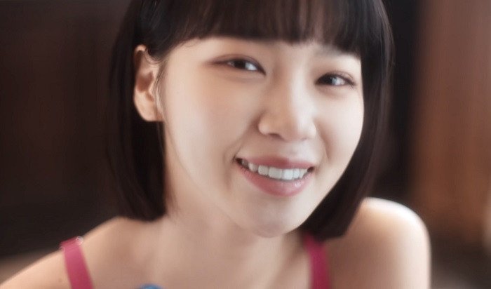「如果你只看她的衣服,它看起來就像是從2007年和 Wonder Girls 」、「她的黑髮不好看,她穿棕色頭髮看起來很完美。」