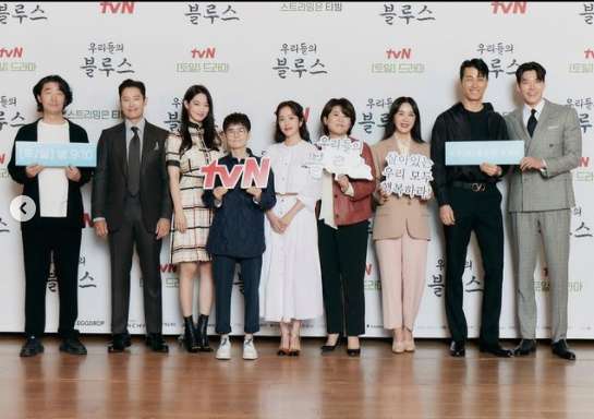 與此同時,演員金宇彬也分享了時隔6年首次在小屏幕上打招呼的想法。他說:「時間太長了,很緊張。本來透過綜藝節目或者CF跟觀眾打招呼,現在終於可以在正式的劇中和大家打招呼了。」