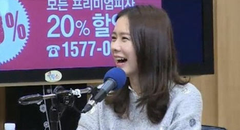 另外,孫藝真在2013年出演SBS Power FM《兩點出逃Cultwo Show》時,被一位聽衆問及理想型時,她回答說「幾乎不看外貌,喜歡越看性格越有魅力的人。」
