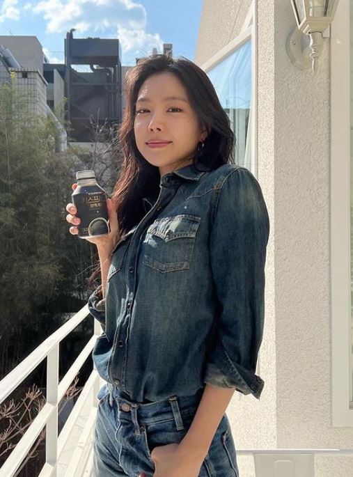 時隔兩個月,孫娜恩宣佈將與Apink分開。 這是雙方經過討論後做出的決定。 Apink所屬公司正式發表後,隊長朴初瓏代表成員們傳達了和孫娜恩分手的心情。 孫娜恩也表明了不再成爲Apink成員而是成爲粉絲的立場。