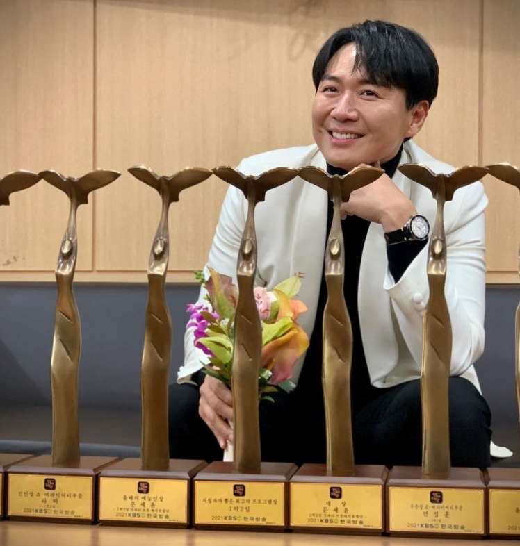 韓佳人補充說:「當時也是互相有好感的狀態,他就說'那什麼...' 我們什麼...呵呵呵