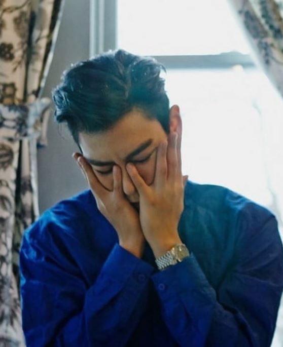 T.O.P首次公開的標籤上寫着:「由法國葡萄酒製造商Downbang生產,T.O.P篩選,日本作家Cohay Nawa藝術製作」,第二次公開的標籤上同樣寫着:「T.O.P篩選,Cohay Nawa藝術製作。」