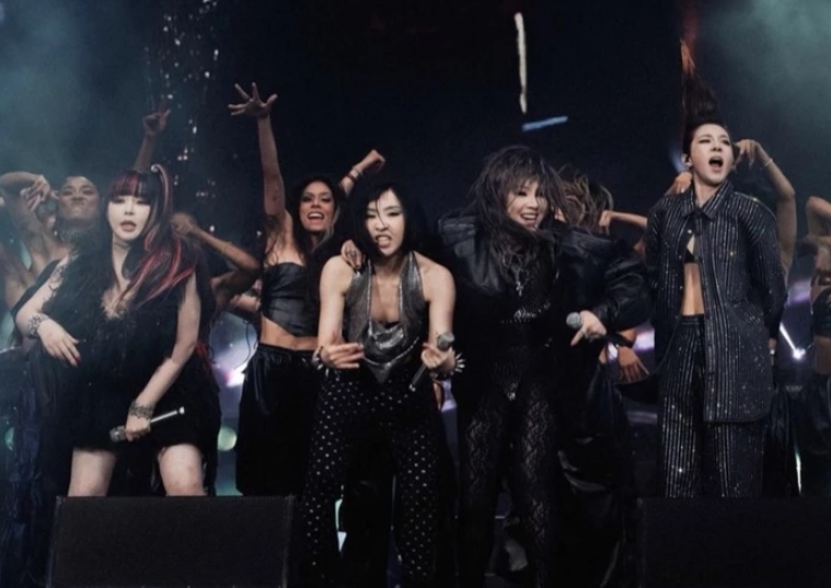 當年,2NE1在2016年11月時無預警宣布解散,原本CL寫給敏智的《Goodbye》成為了2NE1送給歌迷的最後一首歌,當時粉絲「Black Jack」在一片錯愕下不捨道別。