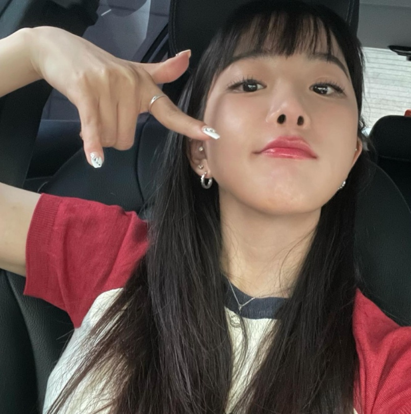 18日,女團Rainbow出身的歌手趙賢英在自己的YouTube頻道上傳了標題為「PD呀... 這個故事只有你知道」的影片,並公開了與前男友的軼事。
