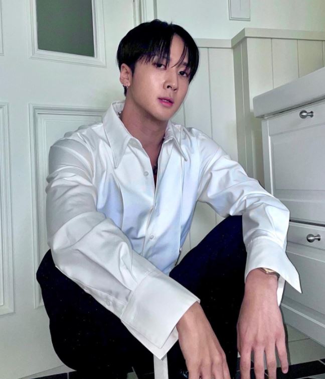 Ravi在NAVER V LIVE上表示:「今天有想親自說的話,最近去了最後的旅行。 最後的旅行也即將公開,所以我想先告訴我的粉絲們。」 暗示即將入伍的消息。