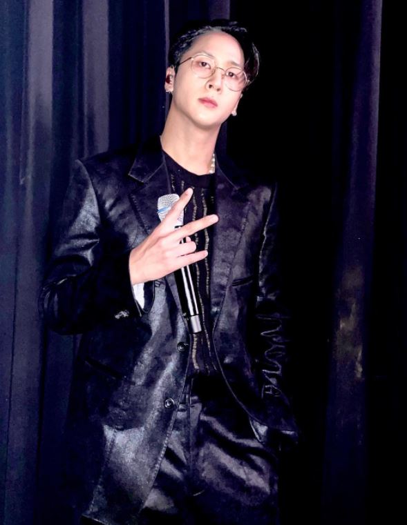 Ravi2012年以VIXX成員出道。 下月7日至8日在首爾廣津區YES24 Live Hall舉行第四場單獨演唱會《Levea》。