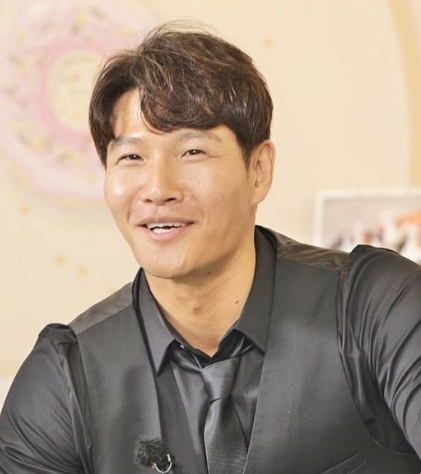 但是,金勇浩推測兩人是交往的關係。他說:「本來金鍾國對女人不太感興趣,只喜歡運動」,「買了蛋糕去找女方的話,這看得出來他是真的很喜歡,因為他本來就不是會做這種行為的人。」