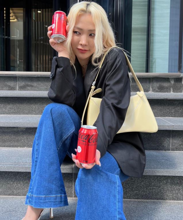 對此MC劉仁娜問道:「在《街頭女戰士》之前經濟上很困難嗎?」 Honey J表示:「藝術界受到的打擊尤其嚴重。 一個月的收入是50~60萬韓元左右,但是出去的錢是固定的,所以很辛苦。」