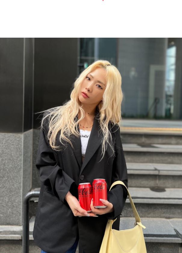 當天,Honey J表示:「疫情爆發時,其實經濟上非常困難。 辛苦真的觸動了現實。」 接着,她吐露說:「因為出門要花錢,所以我一個人都不想見。」