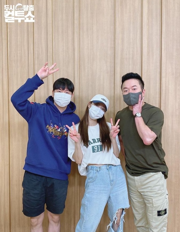 26日播出的SBS POWER FM《兩點出逃Cultwo Show》中,rapper韓海和李美珠再次相遇了,現場充滿著粉紅泡泡。