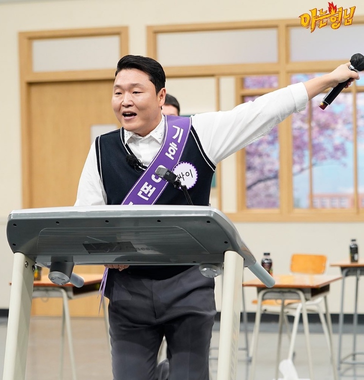 對此,徐章勳說:「我們當中有一位即使跑起來唱歌呼吸也會穩定的」,提議起進金榮澈進行唱歌對決。然後金榮澈登上跑步機唱起了寶兒的歌,表現出穩定的實力。