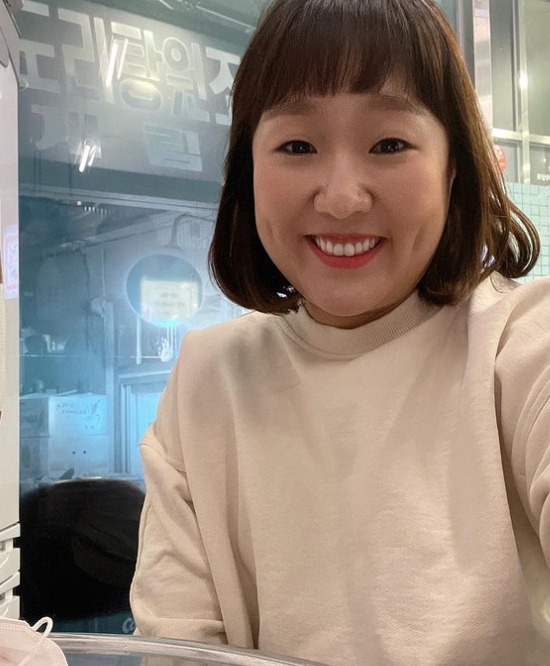 Instagram上的文章很快被媒體曝光,韓國新聞媒體OSEN的一名記者甚至寫道:「他們長得太像了,很難分辨誰是 Psy,誰是李秀智。」看到這個我很驚訝,就好像他們是失散多年的兄弟姐妹一樣。