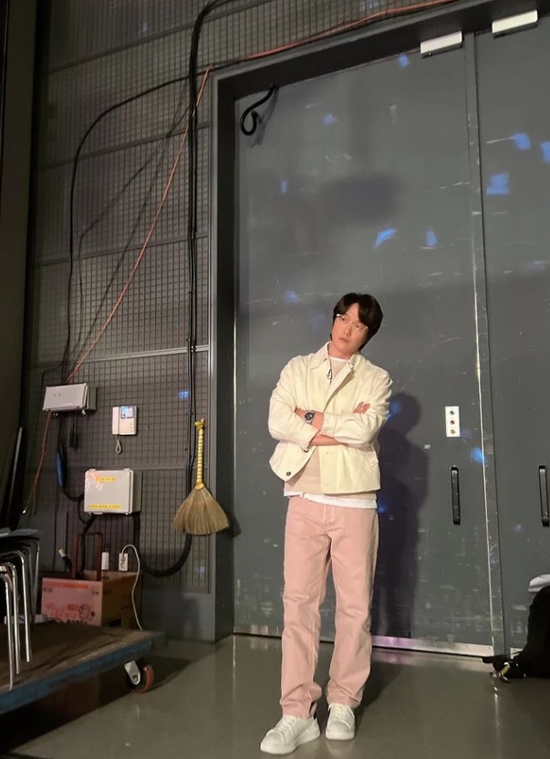 本月3日,成始璄在自己的YouTube頻道《성시경 SUNG SI KYUNG》上傳了標題爲《成始璄要吃的,文天錫和辣牛肉湯》的影片。