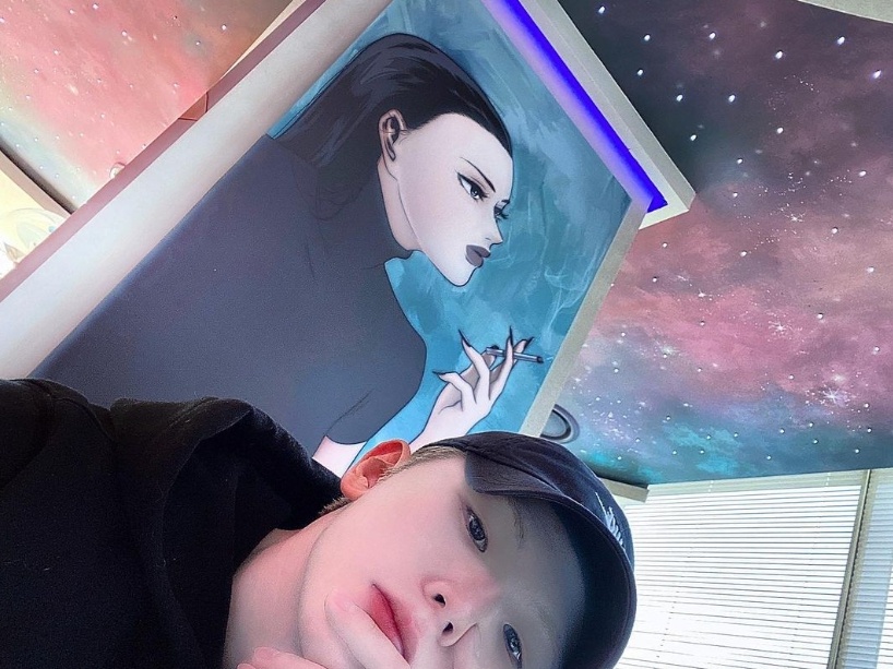 值得留意的是,WOOZI還說:「《花漾明星KIRARIN》與動漫名字不同,裡面只講述了戀愛故事,幾乎沒有展現過主角作爲歌手活動的樣子。」
