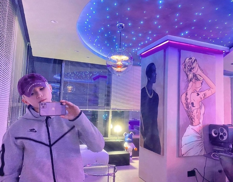 另外,Woozi當天進行了近6個小時的直播,展現出對粉絲的愛。最終,Wooz經過深思熟慮後,在「動漫世界盃」中把《犬夜叉》排名為第一,引起衆多粉絲的共鳴。