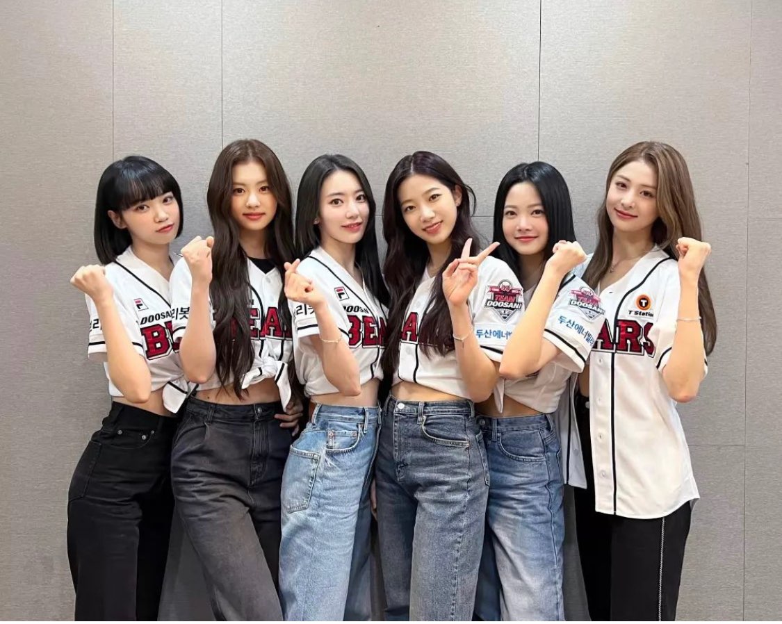 LE SSERAFIM是由韓國Source Music 於2022年推出的六人女子組合。成員包括Sakura、Chaewon、Yunjin、Kazuha、Garam、以及Eunchae。